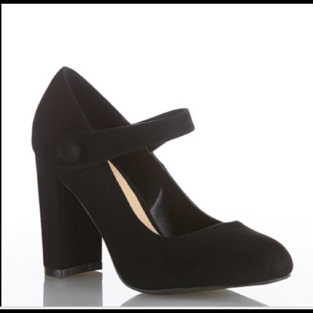 Black pumps with thick heel never worn